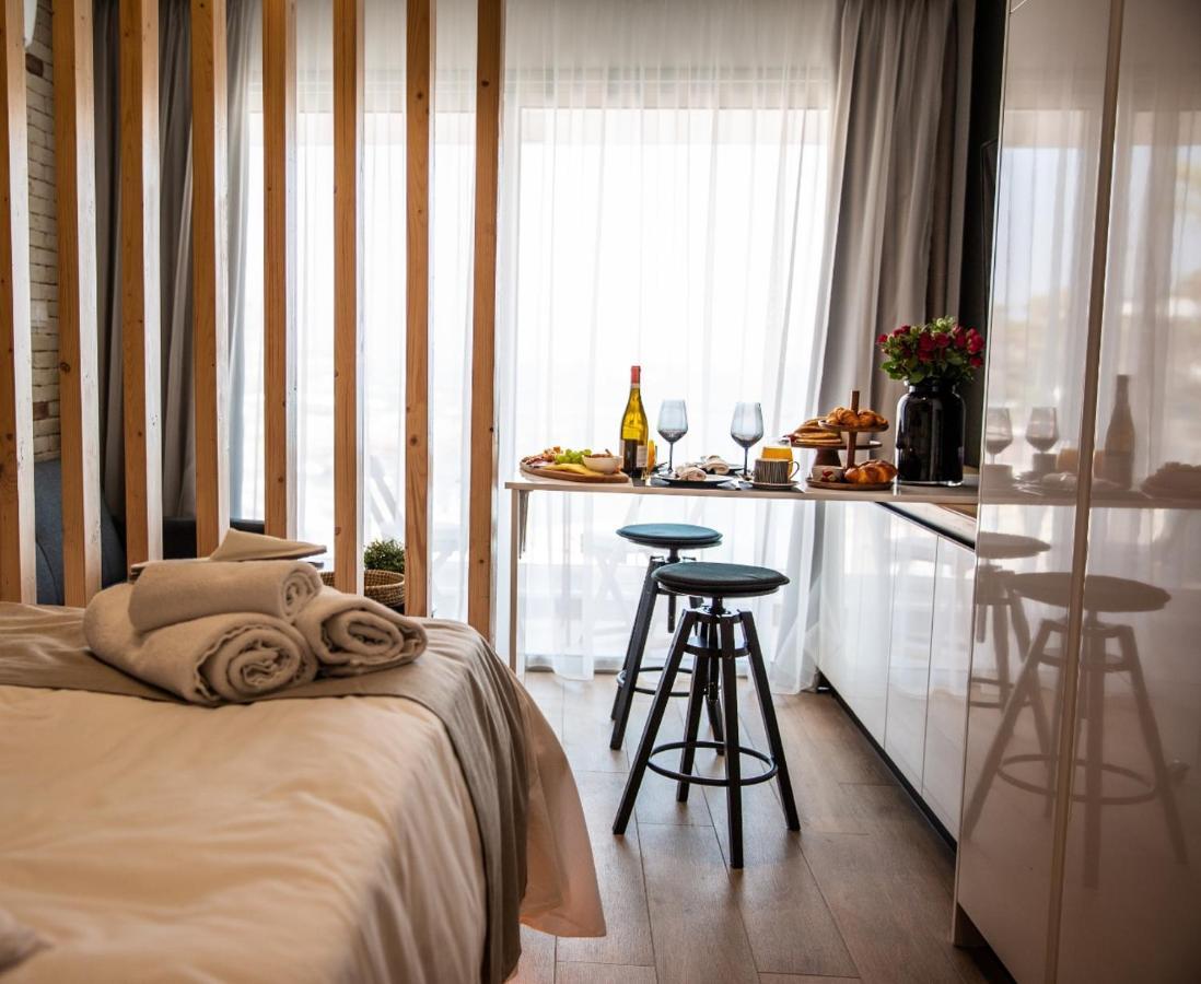 Cosea Living: Seaside Deluxe Suite In Harbour 107B Paphos Exteriér fotografie